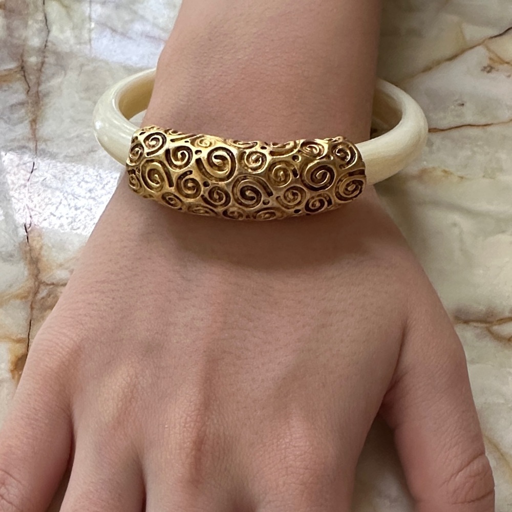 GIVENCHY Gold and Cream Swirl Bracelet - Picture 8 of 11